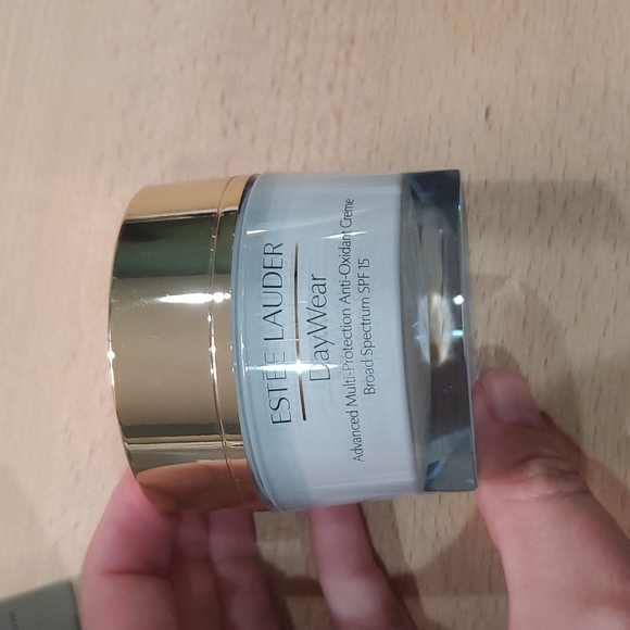 SOLD Estee Lauder DayWear Advanced Multi-Protection Anti-Oxidant Creme - Picture 2 of 8